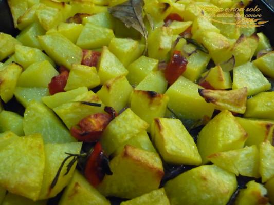 polpettone ripieno con contorno di patate al forno