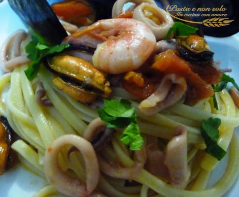 Linguine cozze gamberi e calamari