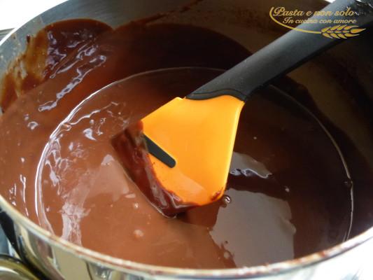 crema di copertura al cioccolato