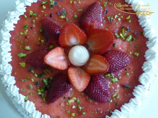 Semifreddo di fragole con meringa e panna