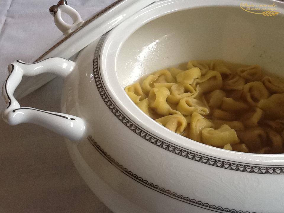 tortellini fatti in casa, in brodo