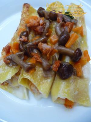 Cannelloni ripieni di zucca, funghi,ricotta e salsiccia