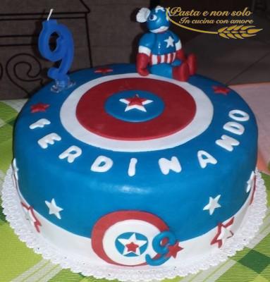 Torta in pasta di zucchero capitan america