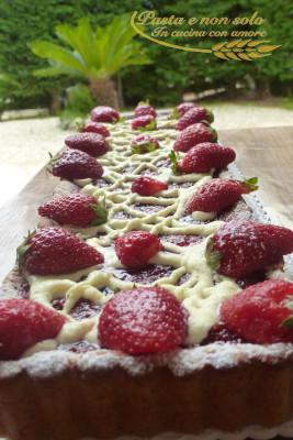 Crostata di fragole e cioccolato bianco