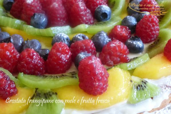 crostata frangipane con mele e frutta fresca2