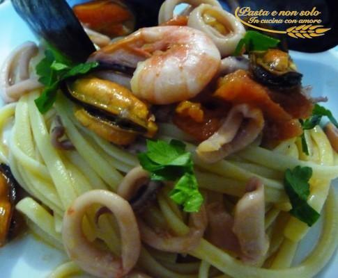 Linguini with mussels, squid and shrimp