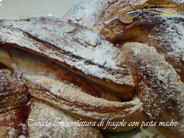 treccia con confettura di fragola con pasta madre 1